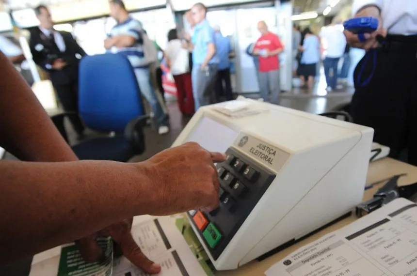 47% dos brasileiros deixam de comentar votos em casa para evitar conflito, aponta pesquisa