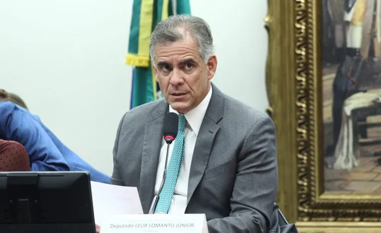 Projeto regulamenta registro digital de direitos sobre imóveis