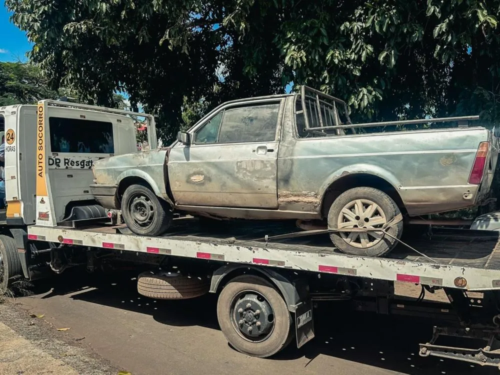 CMTT e Detran removem mais de 50 veículos sucateados nas vias públicas de Anápolis 