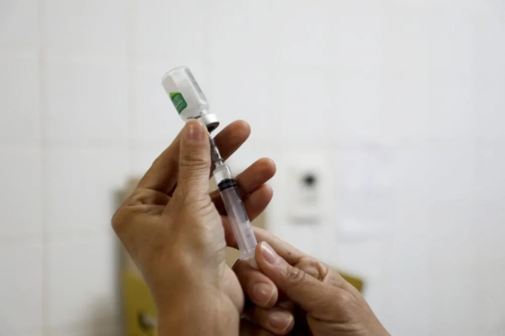 Vacina contra a dengue começa a ser aplicada em crianças e adolescentes de seis e 16 anos