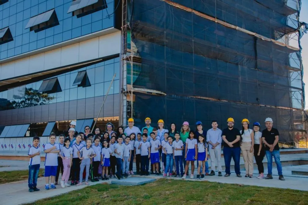 Estudantes da rede visitam novo Centro Administrativo de Anápolis